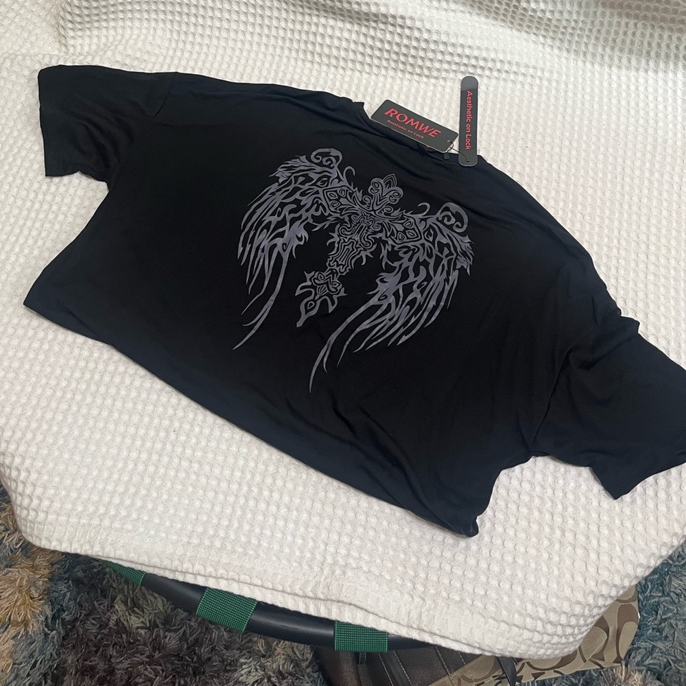 ROMWE Black Graphic T-Shirt Angel Wings Cross on Back